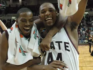 Bulldogs Thump Rebels 84-55