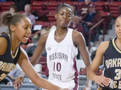 Lady Bulldogs Remain Undefeated; Rout Lady Techsters 72-42