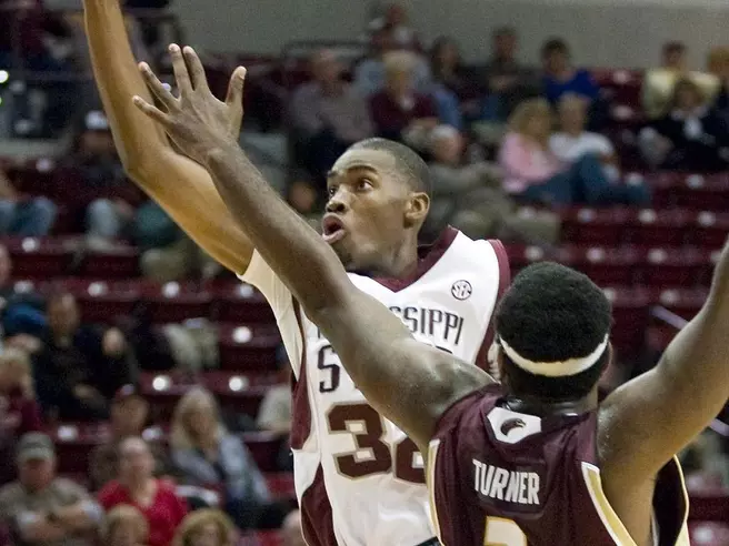 Varnado To Return For Senior Season