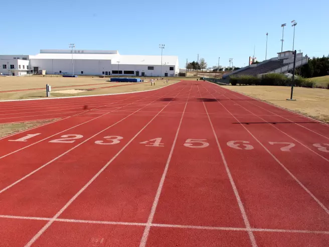 Bulldogs Ink Two-Time National Junior College Long Jump Champion
