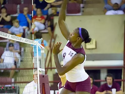 Newsome Racks Up Career-Best 18 Kills, But USM Rallies In Five-Set Thriller