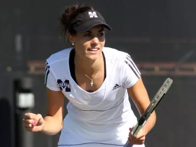 Senior De Villiers Clinches Exciting 4-3 Match For Lady Netters