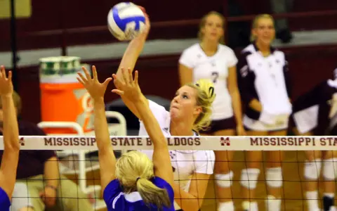 Dogs Press Top-Ranked Gators In 3-1 Loss In Gainesville