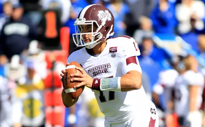 Russell Excels, But Defense Victorious In First Spring Scrimmage