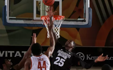 Bulldogs Drop 69-55 Decision To Texas In Maui Invite Closer