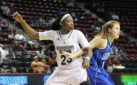 Bulldogs Use Tough Defense To Down Shorter, 55-49