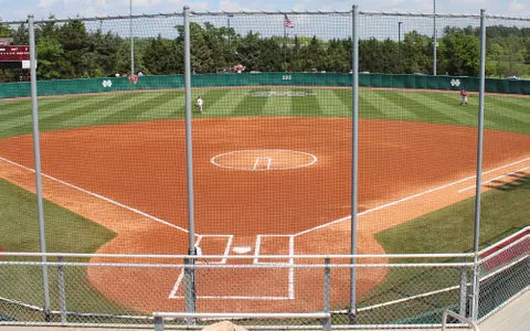 Dawgs And Hogs Battle In Division Showdown Starting Friday