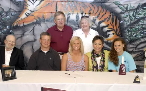 Alabama Prep Standout Olivia Golden Signs With MSU Softball