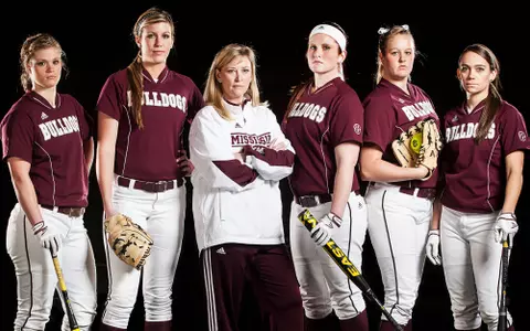 Softball Wraps Up Spring Break With Three Games In Charleston