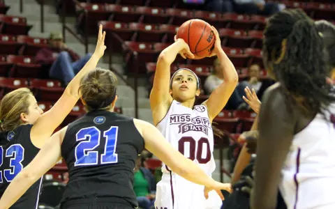 Bulldogs Fall To Florida 82-72 In SEC Opener