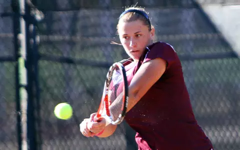 Lady Bulldog Tennis Advances To 3-0 With 6-1 Win Over UNO