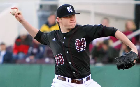 #5 Diamond Dogs Move To 15-0 With Doubleheader Sweep Of Hawks