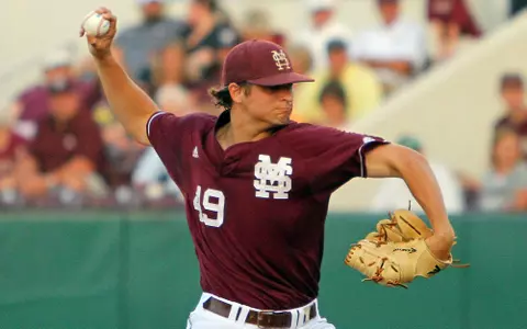 Diamond Dogs Hold Off Central Arkansas; Open NCAAs With 5-3 Win