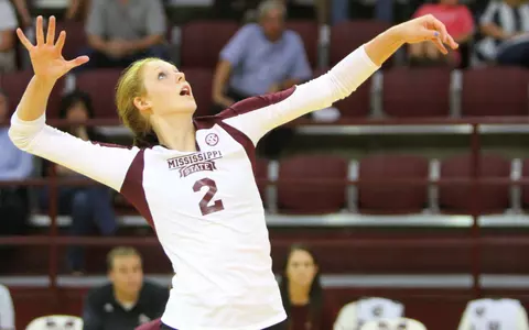 Gardiner Shines In Freshman Battle, Bulldogs Fall To Alabama