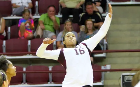 Volleyball Drops Three-Set Match To Arkansas Sunday Afternoon