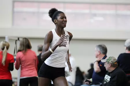 Women's Distance Medley Relay Breaks School Record