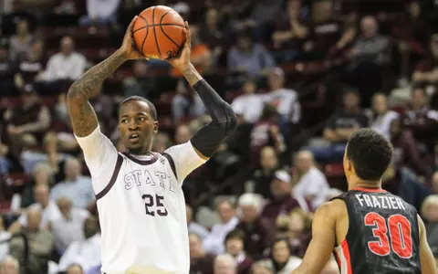 Johnson Impressive With Double-Double, But Georgia Rallies