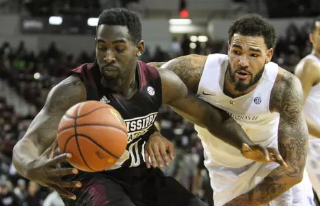 Top-Ranked Kentucky Remains Undefeated WIth Win At MSU