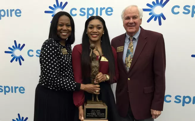 MSU?s Victoria Vivians Wins 2015 Gillom Trophy