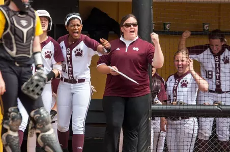 Six-Run Sixth Lifts Softball at No. 21 Mizzou