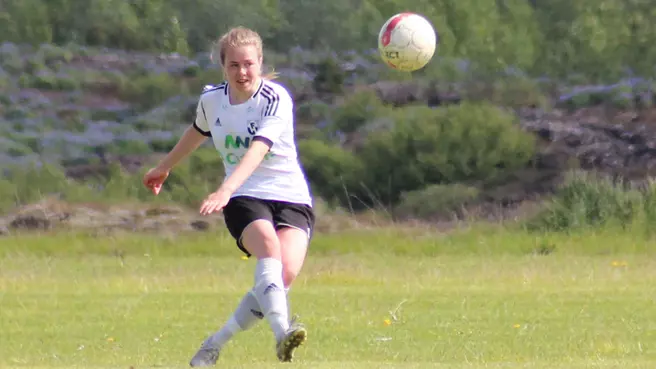 Soccer Inks Iceland Standout Elva Astthorsdottir