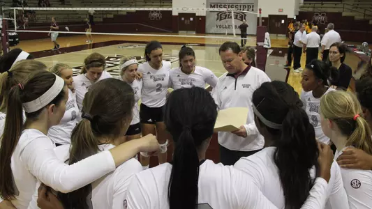Bulldogs Split Matches To Close Out Golden Dome Invitational