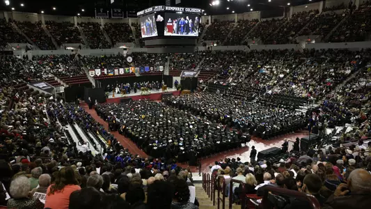 2016 December Graduation crowd