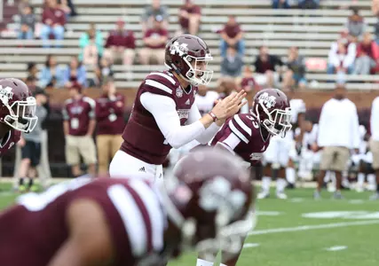 Big First Half Lifts Maroon Past White, 34-21, in Spring Game