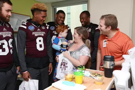 BELK BOWL DAY 3: BULLDOGS VISIT HOSPITAL, GO ON BELK SHOPPING SPREE