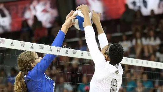 Carr Earns a Block Against Kentucky.