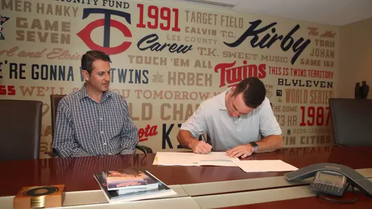 Brent Rooker signing with Twins
