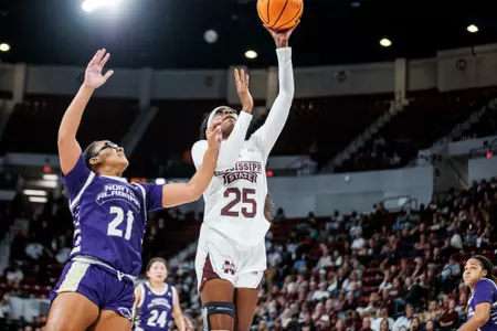 STARKVILLE, MS - November 11, 2022 - Mississippi State Forward Denae Carter (#25) during the game between the North Alabama Lions and the Mississippi State Bulldogs at Humphrey Coliseum in Starkville, MS. Photo By Kevin Snyder
