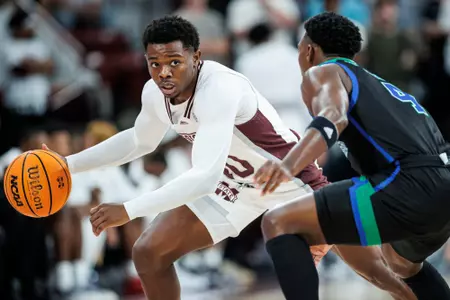 STARKVILLE, MS - November 07, 2022 - Mississippi State Guard Dashawn Davis (#10) during the game between the Texas A&M-CC Islanders and the Mississippi State Bulldogs at Humphrey Coliseum in Starkville, MS. Photo By Kevin Snyder