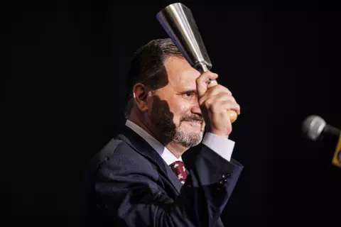 STARKVILLE, MS - March 23, 2022 - Mississippi State Head Coach Chris Jans rings a cowbell during Head Coach Chris Jans introductory press conference at Leo Seal Jr. Football Complex in Starkville, MS. Photo By Kevin Snyder