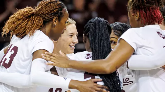 STARKVILLE, MS - September 21, 2022 - Mississippi State Setter Emily Oerther (#19) during the match between the Georgia Bulldogs and the Mississippi State Bulldogs at the Newell-Grissom Building in Starkville, MS. Photo By Kevin Snyder