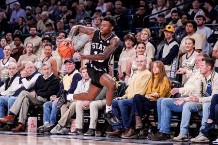 ATLANTA, GA - November 28, 2023 - Mississippi State Guard Dashawn "Rams" Davis (#10) during the game between the Georgia Tech Yellow Jackets and the Mississippi State Bulldogs at McCamish Pavilion in Atlanta, GA. Photo By Mike Mattina