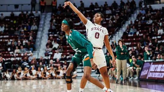 Women's Basketball 2023-24 - Darrione Rogers Action Photo 1