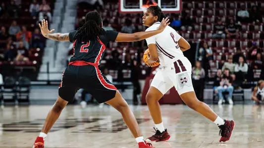 Women's Basketball 2023-24 - Darrione Rogers Action Photo 4