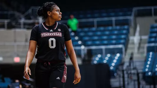 Women's Basketball 2023-24 - Darrione Rogers Action Photo 3
