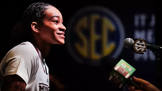 Women's Basketball 2023-24 - Jerkaila Jordan Action Photo 1