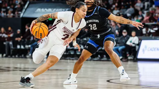 Women's Basketball 2023-24 - Jerkaila Jordan Action Photo 7