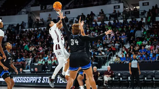 Women's Basketball 2023-24 - Jerkaila Jordan Action Photo 8