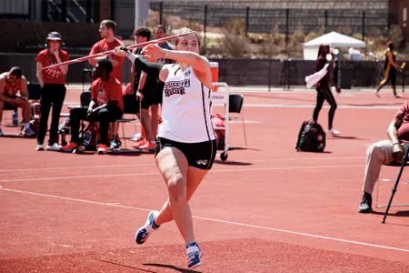 Jenna Oetting during the Bulldog Relays