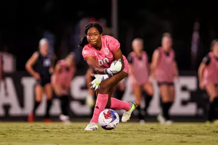 Taylor Thames in net vs Kennesaw State Aug. 8 2023