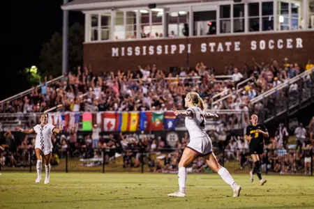 STARKVILLE, MS - October 13, 2024 - Mississippi State Centerfielder Zoe Main (#27) during the match between the Missouri Tigers and the Mississippi State Bulldogs at the MSU Soccer Field in Starkville, MS. Photo By Mike Mattina