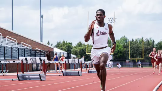 Tyrese Reid in the 800m at the Maroon and White Invite