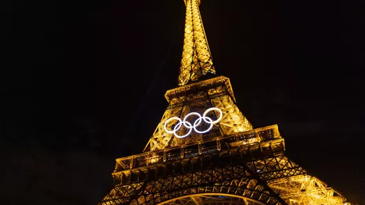 PARIS, FRANCE - JUNE 27: A general view of the Eiffel Tower at night as the Olympic Rings are displayed during previews ahead of the Paris 2024 Olympic Games on June 27, 2024 in Paris, France. (Photo by Ryan Pierse/Getty Images)