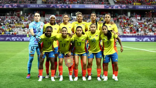 NICE, FRANCE - JULY 31: Players of Team Colombia pose for a team photo prior to the Women's group A match between Colombia and Canada during the Olympic Games Paris 2024 at Stade de Nice on July 31, 2024 in Nice, France. (Photo by Marc Atkins/Getty Images)