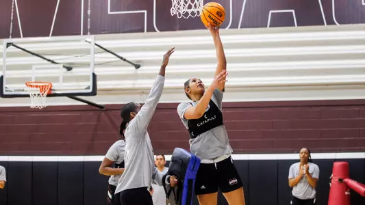 Women's Basketball 2024-25 - Tahj Bloom