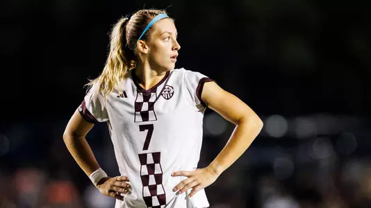 STARKVILLE, MS - September 21, 2025 - Mississippi State Centerfielder Zoe Main (#7) during the match between the Auburn Tigers and the Mississippi State Bulldogs at the MSU Soccer Field in Starkville, MS. Photo By Taylor Sullivan